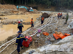 Năm 2020: Sạt lở dồn dập, miền Trung tang thương