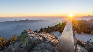 Video: Choáng ngợp trước vẻ đẹp thiên nhiên trên đỉnh Fansipan