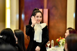 Doanh nhân Đỗ Hương Ly bất ngờ xuất hiện cùng Hoa hậu Hương Giang