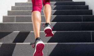 Leo 2 tầng cầu thang: Bài kiểm tra tiết lộ sức khỏe tim mạch