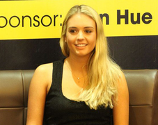 Nhan sắc bạn gái kín tiếng, đẹp như thiên thần của Lee Nguyễn