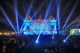 Gần 10.000 người xem chương trình nghệ thuật Giáng sinh trước Nhà hát Lớn