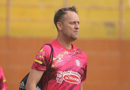 HLV từng giành ngôi Á quân Thái Lan bắt đầu làm việc tại CLB TP.HCM