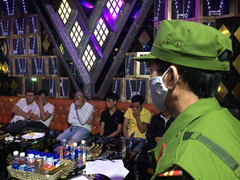 27 nam thanh nữ tú 'phê' ma túy trong quán karaoke ở Quảng Nam