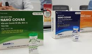 Tiêm nâng liều vaccine ngừa COVID-19 cho 3 người thử nghiệm đầu tiên