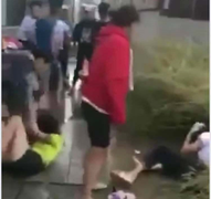 Đồng Nai: 2 nữ sinh bị đánh dã man, không ai ngăn cản