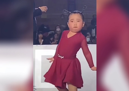 Thần thái ngút trời của bé gái trong cuộc thi khiêu vũ