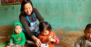 Nỗi niềm giáo viên nhận thưởng Tết bằng dầu ăn, nước mắm