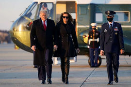 Tổng thống Trump bỏ ngỏ số phận gói cứu trợ COVID-19, cả nước Mỹ chờ đợi