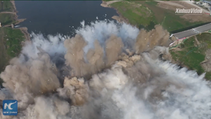 Video: Cây cầu dài 250m bị phá hủy trong vòng 10 giây