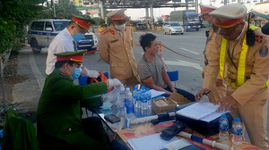 Bị phát hiện dương tính với ma túy, tài xế khóc than nói do bạn bè 'hãm hại'