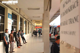 Ảnh: Bến xe khách ở Hà Nội đìu hiu ngày cuối năm