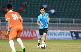 Tấn Trường, Văn Quyết mắc lỗi, Hà Nội FC suýt thua đội mới lên hạng