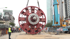 Video: Lắp khiên đào, hoàn thiện robot đào hầm đường metro Nhổn - ga Hà Nội