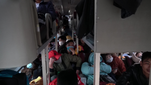 Video: Xử phạt hàng loạt xe nhồi nhét hành khách chiều cuối năm