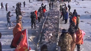 Video: Độc đáo lễ hội đánh cá trên hồ băng ở Trung Quốc 