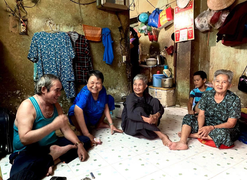 Những phận đời ở tận cùng khó khăn và niềm ao ước một cái Tết sum vầy