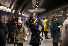 Chủng COVID-19 mới lây lan, Anh ghi nhận hơn 57.000 ca mắc mới trong ngày