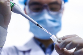 Dân Trung Quốc bị tố nhập lậu vaccine COVID-19 vào Nhật, Bắc Kinh nói gì?