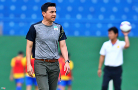 Kiatisak chưa chấm điểm cầu thủ HAGL sau trận hòa Nam Định