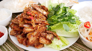 Món ngon mỗi ngày: Thịt ba chỉ chiên sả ớt cực bắt cơm 