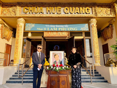 Tưởng nhớ nhạc sĩ Lam Phương, Hoài Linh làm thơ ghép tên 21 ca khúc