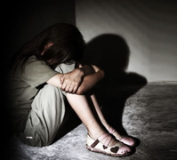 Tạm giữ người đàn ông dùng vũ lực nhiều lần dâm ô con riêng của vợ