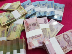 Gần Tết, dịch vụ đổi tiền lẻ giá cao ngất lại tràn chợ mạng