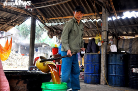 Ảnh: Làng mật mía xứ Thanh kiếm bộn tiền ngày Tết