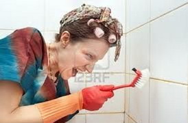 Lý do vợ cọ bồn cầu mỗi khi chồng xấu tính