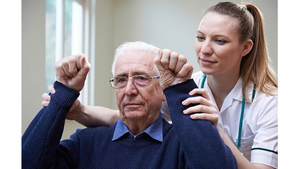 Giơ hai tay cùng lúc lên cao - mẹo kiểm tra nguy cơ đột quỵ