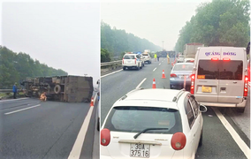 Xe tải 'phơi bụng' giữa đường, cao tốc Pháp Vân - Cầu Giẽ ùn tắc kéo dài