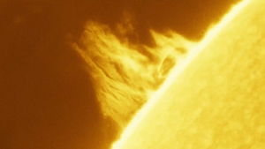 Video: Ngắm mưa coron Mặt trời từ kính viễn vọng