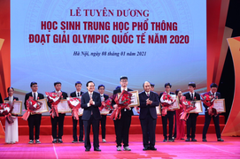 12 thí sinh giành huy chương Olympic quốc tế nhận Huân chương Lao động
