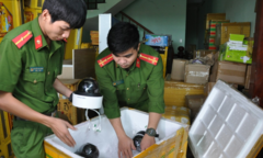 Tạm giữ gần 200 thùng chứa linh kiện phục vụ cho sòng bài ở Đà Nẵng