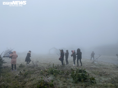 Ảnh: Du khách đổ xô ngắm băng giá kỳ thú ở vùng núi phía Bắc