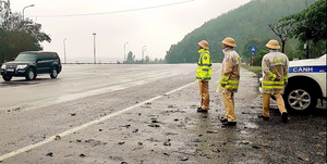 CSGT Hà Tĩnh vào cuộc dẹp xe tải cơi nới thành thùng náo loạn Cảng Lào - Việt 