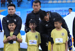 Để trẻ mặc áo cộc giữa trời rét cắt da cắt thịt, BTC Siêu Cup Quốc gia nhận lỗi