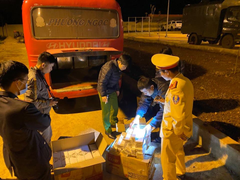 Vận chuyển gần 2.000 gói thuốc lá lậu để lấy 450 nghìn đồng tiền công