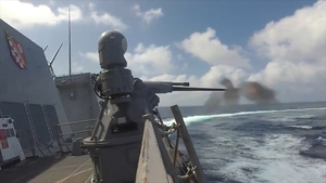 Video: Tàu khu trục Mỹ khai hỏa súng máy Mark 38 ở Ấn Độ Dương