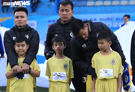 Ban tổ chức Siêu Cup QG: 3 em mặc không đủ ấm do muốn chụp ảnh cùng thần tượng