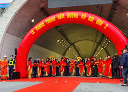 Khánh thành hầm đường bộ dài nhất Đông Nam Á nối Đà Nẵng - Huế