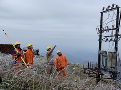 Đảm bảo vận hành điện ổn định tại một số nơi đóng băng ở vùng núi phía Bắc