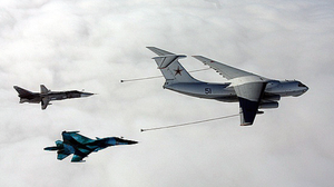 Video: Tiêm kích siêu âm MiG-31BM tiếp nhiên liệu trên không ở vận tốc 700 km/h