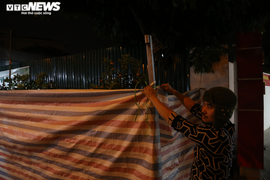 Ảnh: Tiểu thương dựng lều, vạ vật trông đào, quất Tết giữa đêm rét