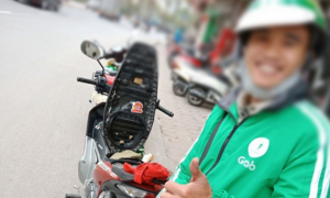 Lương không đủ sống, phải ngửa tay xin bố mẹ, thầy giáo bỏ nghề đi chạy xe ôm