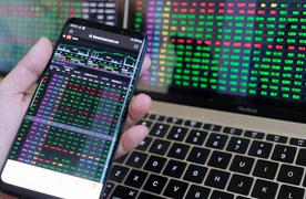 Chứng khoán 13/1: VN-Index có lúc vượt đỉnh lịch sử