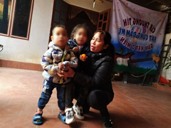 Bác ruột không cho nhập hộ khẩu, 2 bé bị bỏ rơi có thể phải vào trại trẻ mồ côi