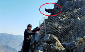 Phượt thủ rơi từ mỏm đá tử thần ở Hà Giang: Dùng lưới thép rào chắn đường lên