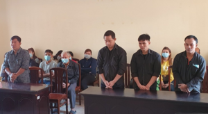 Lượm súng quân dụng về cất giấu, 4 người lãnh án tù